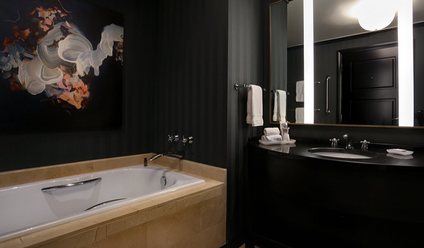 InterContinental Buckhead Atlanta, an IHG Hotel, room with private jacuzzi, photo 2