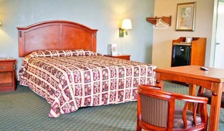 La Mirage Inn LAX Airport