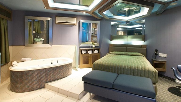 Le Chabrol Hotel & Suites
