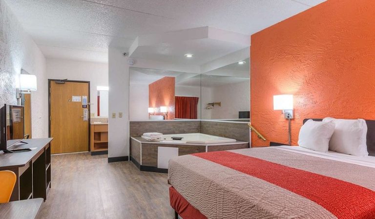 Motel 6 Bridgeview