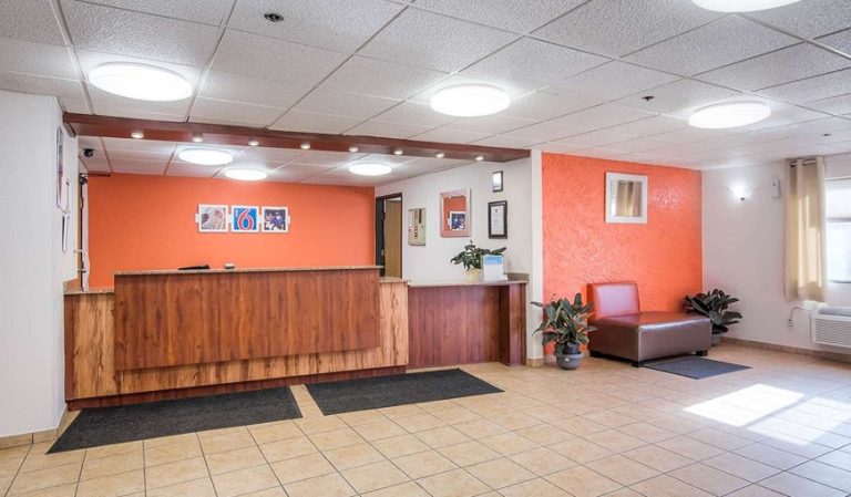 Motel 6 Bridgeview