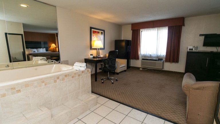 Howard Johnson by Wyndham Columbus State Fairgrounds I-71