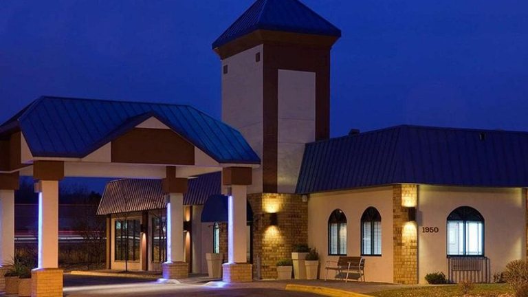 Norwood Inn & Suites Eagan
