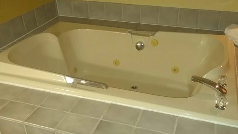 Norwood Inn & Suites Eagan