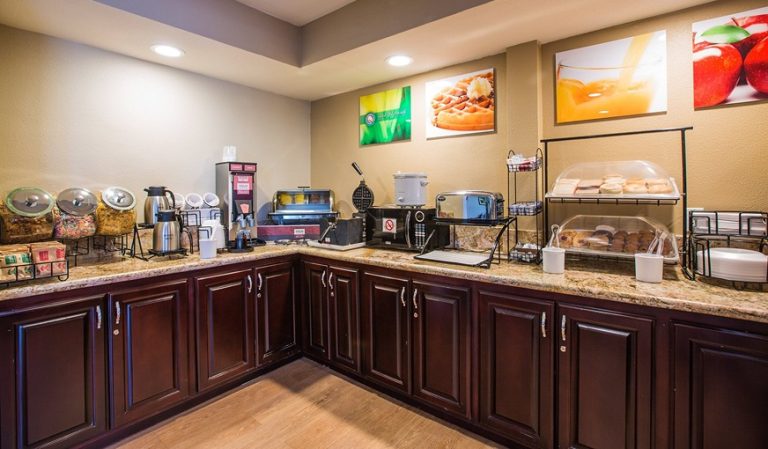 Quality Inn Near Downey Studios