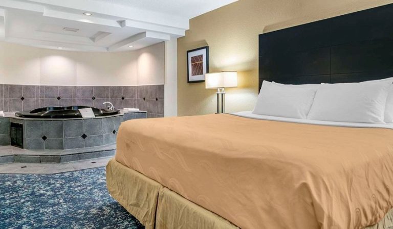 Quality Inn & Suites Banquet Center