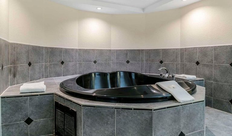 Quality Inn & Suites Banquet Center