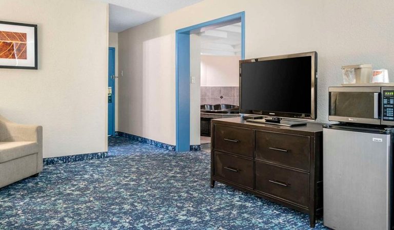 Quality Inn & Suites Banquet Center