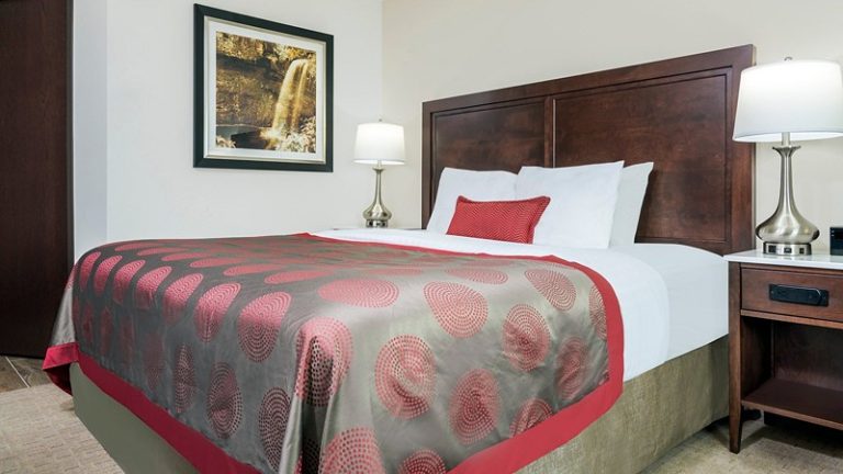 Ramada by Wyndham Minneapolis Golden Valley