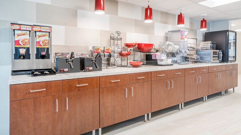 Ramada by Wyndham Minneapolis Golden Valley