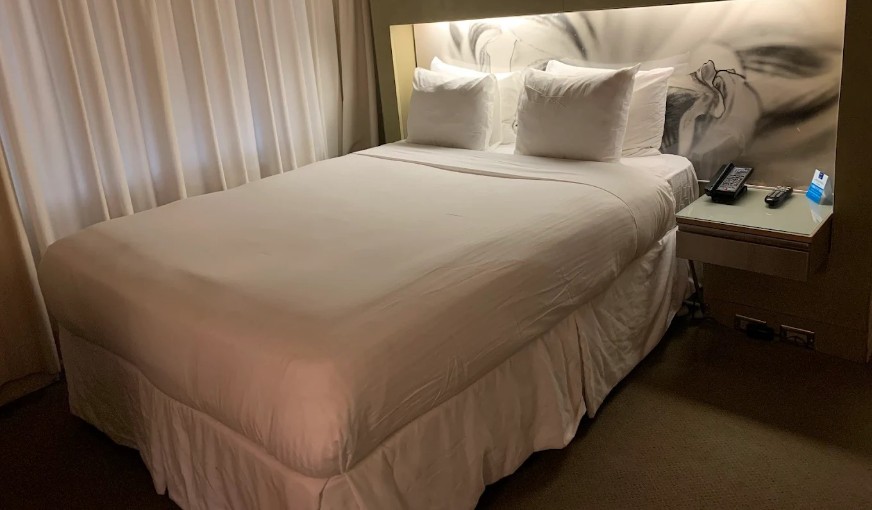 Shoreham Hotel, room with private jacuzzi, photo 6