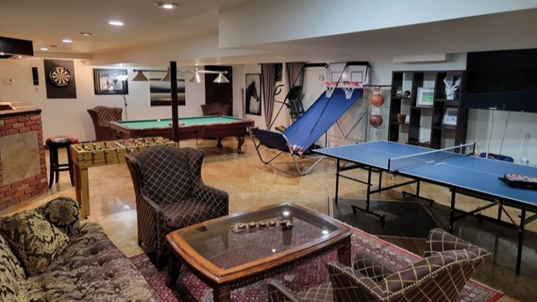 Spacious 8BR Montreal Home – 8BR, 7 Baths, Pool, Spa & Waterview