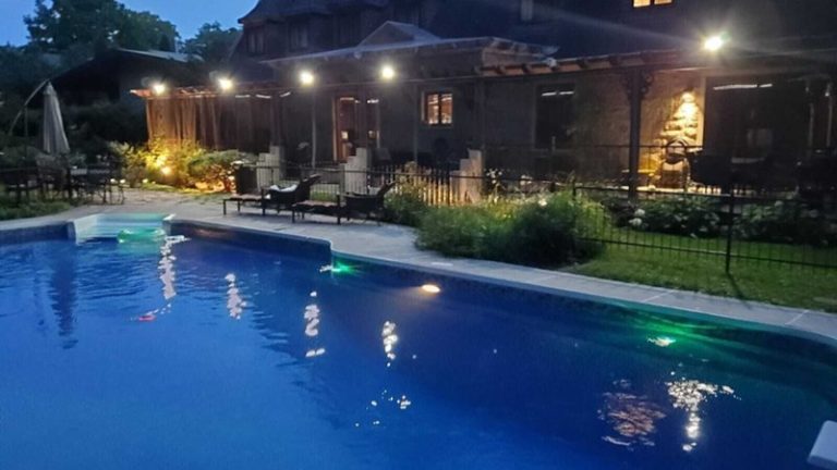 Spacious 8BR Montreal Home – 8BR, 7 Baths, Pool, Spa & Waterview