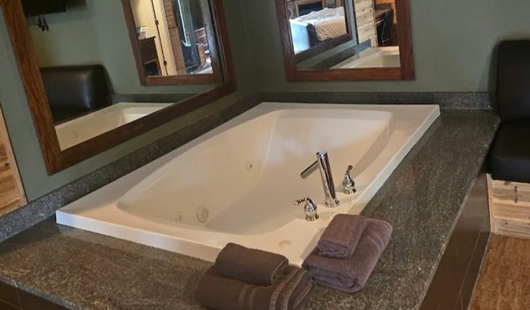 The Champagne Lodge & Luxury Suites