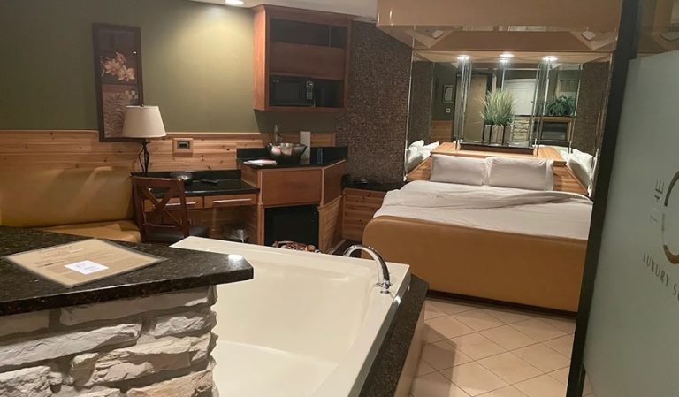 The Champagne Lodge & Luxury Suites