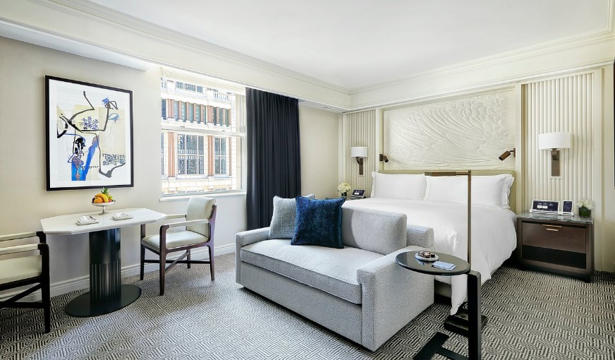 The Peninsula New York, room with private jacuzzi, photo 4