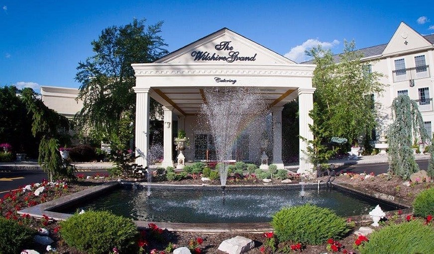 The Wilshire Grand Hotel, room with private jacuzzi, photo 7