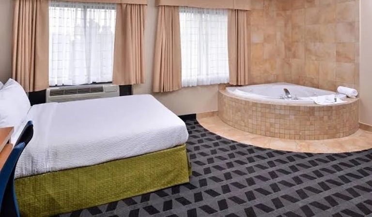 TownePlace Suites by Marriott Detroit Warren