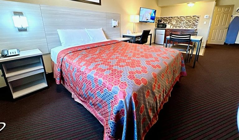 Travel Inn & Suites