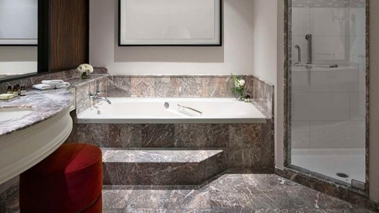Vogue Hotel Montreal Downtown, Curio Collection by Hilton