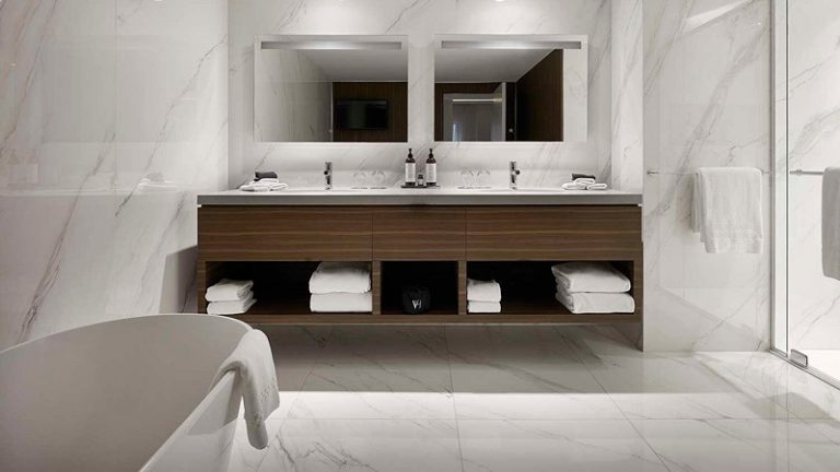 Vogue Hotel Montreal Downtown, Curio Collection by Hilton