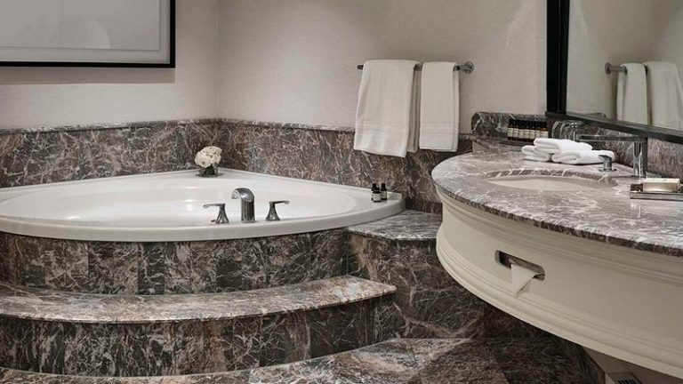 Vogue Hotel Montreal Downtown, Curio Collection by Hilton