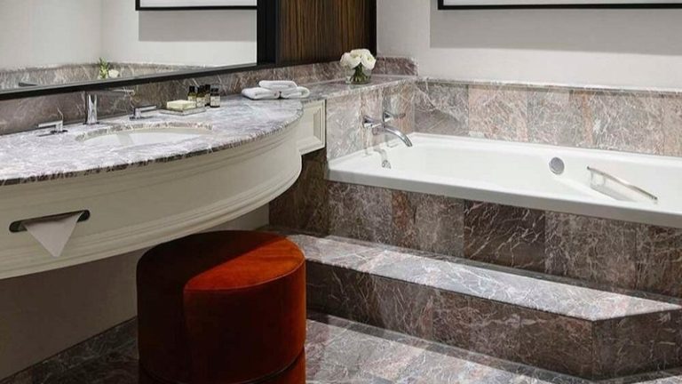 Vogue Hotel Montreal Downtown, Curio Collection by Hilton