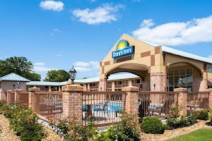 Days Inn by Wyndham Conway place picture