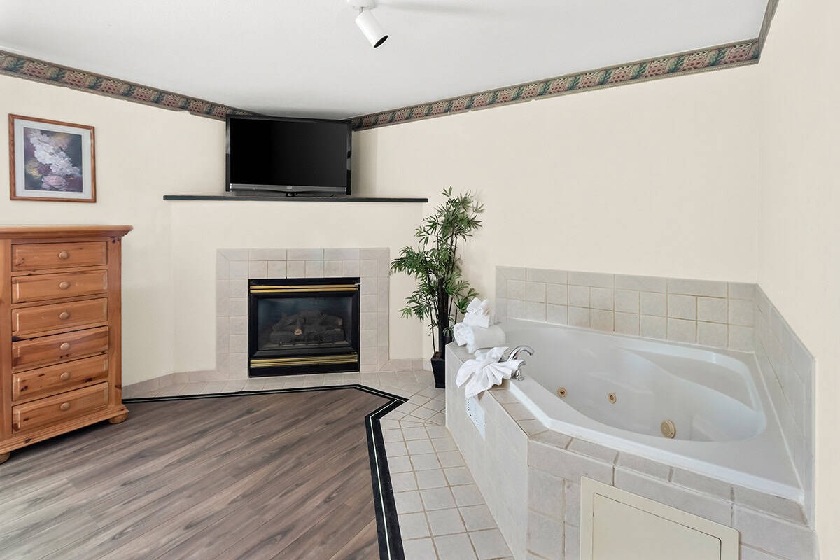 - jacuzzi hotel room