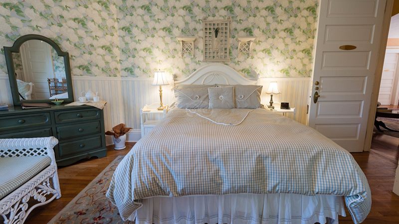 Albemarle Inn, room with private jacuzzi, photo 2