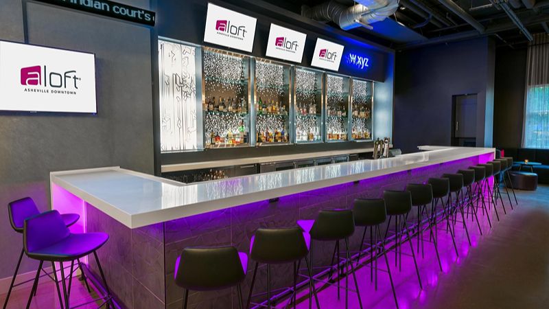 Aloft Asheville Downtown, room with private jacuzzi, photo 6