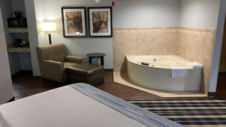 AmericInn by Wyndham Chanhassen
