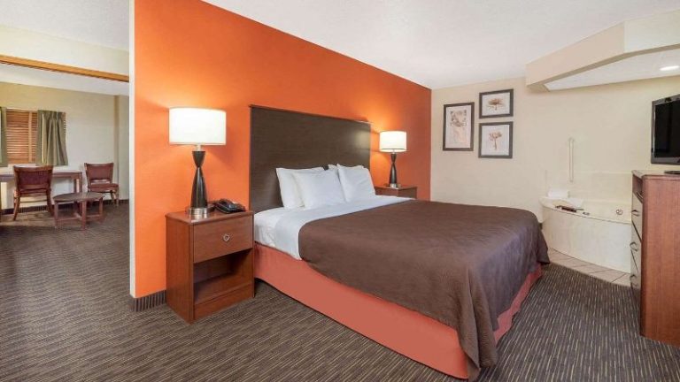 AmericInn by Wyndham Coon Rapids