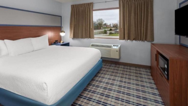 AmericInn by Wyndham Green Bay West