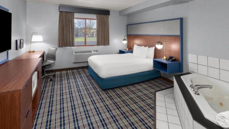AmericInn by Wyndham Green Bay West