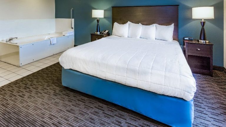 AmericInn by Wyndham Hotel and Suites Long Lake