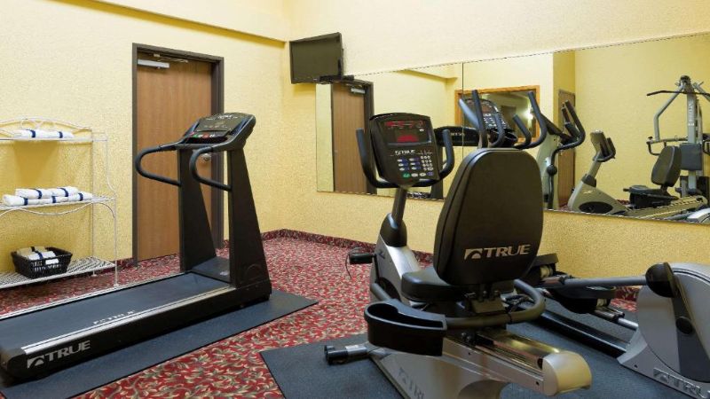 AmericInn by Wyndham Republic, room with private jacuzzi, photo 6