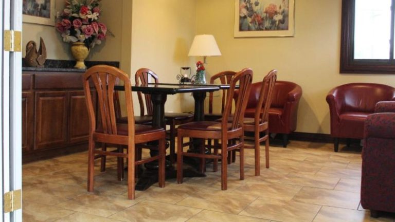 American Inn & Suites