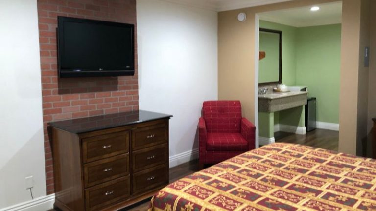 American Inn & Suites LAX