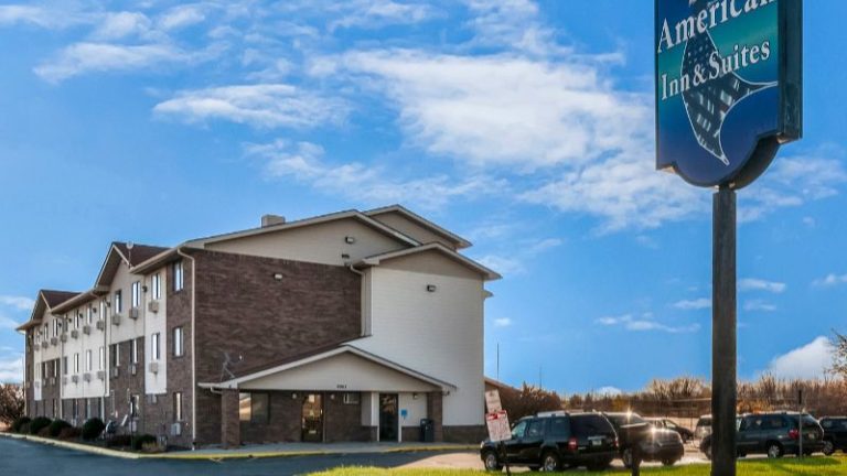 American Inn & Suites Romulus Dtw