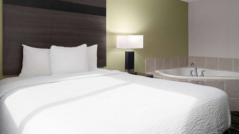 Baymont by Wyndham Liberty MO