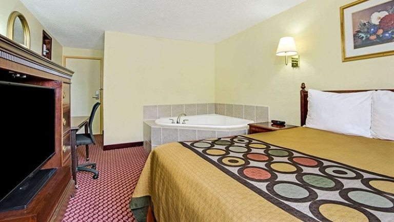 Baymont by Wyndham Liberty MO