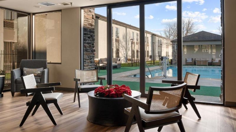 Best Western Courtview Hotel, room with private jacuzzi, photo 7