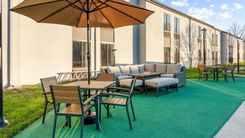 Best Western Courtview Hotel, room with private jacuzzi, photo 6