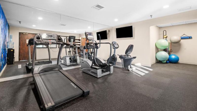 Best Western Courtview Hotel, room with private jacuzzi, photo 8