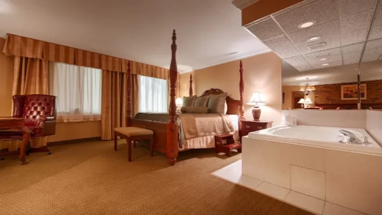 Best Western Plus White Bear Country Inn