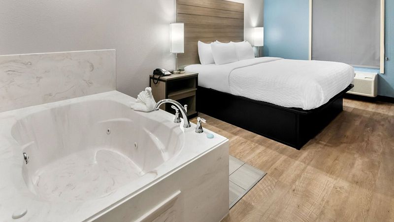 Clarion Pointe Fort Worth East – Arlington