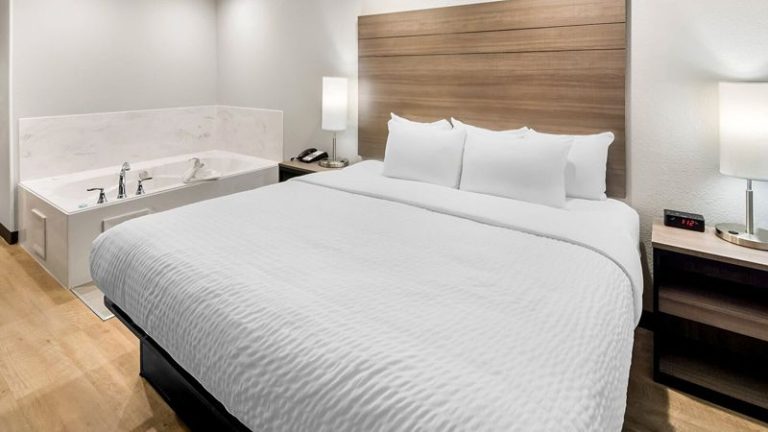 Clarion Pointe Fort Worth East – Arlington