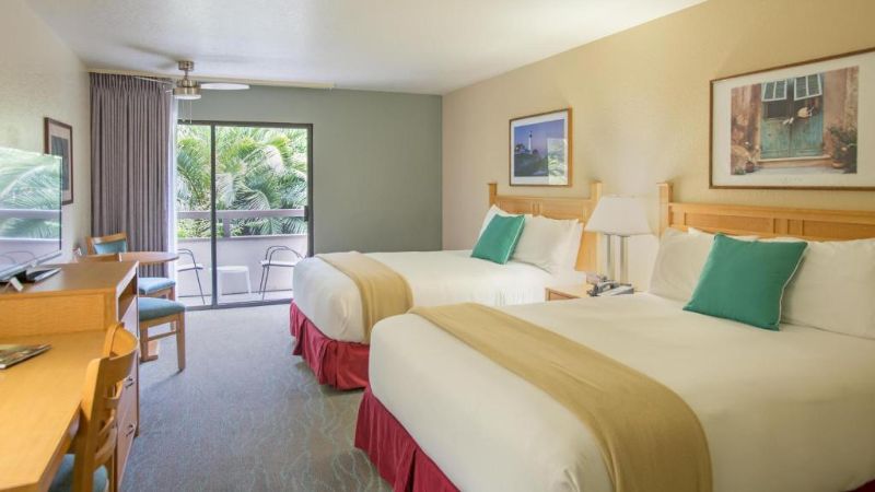 Colton Inn, room with private jacuzzi, photo 3