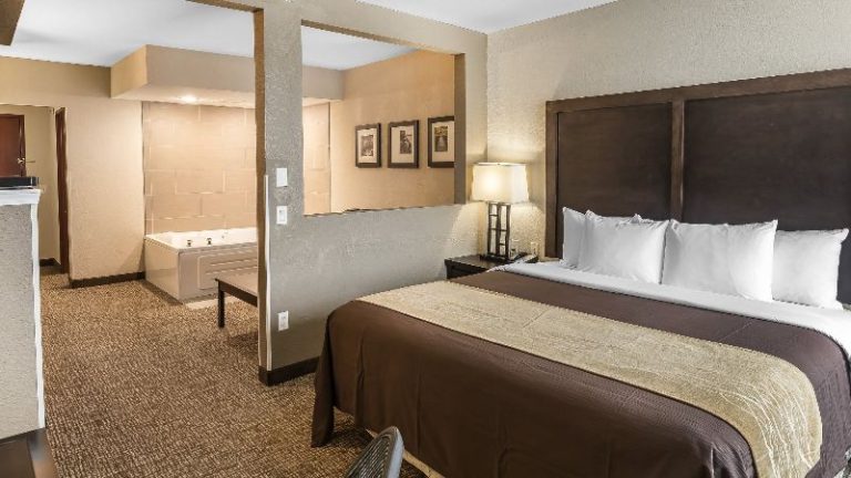 Comfort Inn & Suites Allen Park – Dearborn